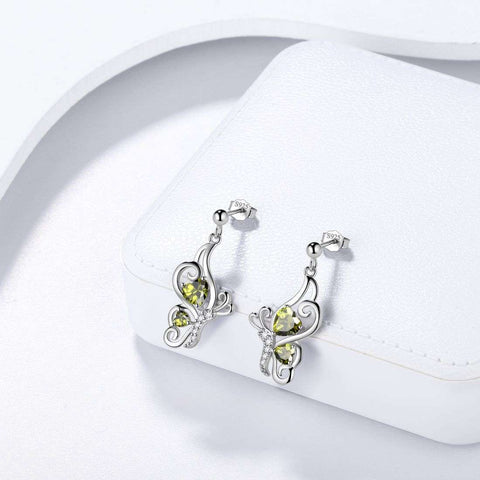 Boucles d'oreilles papillon avec pierre de naissance août péridot pour femmes et filles, bijoux cadeau d'anniversaire en argent sterling Boucles d'oreilles papillon avec pierre de naissance août péridot pour femmes et filles, bijoux cadeau d'anniversaire en argent sterling