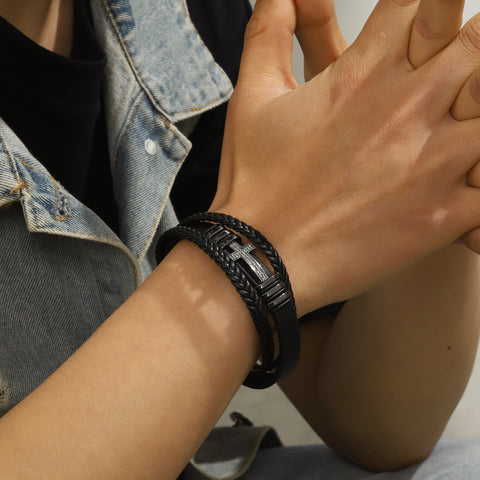 Pulsera de cuero negro para hombre, brazalete cruzado de acero inoxidable.