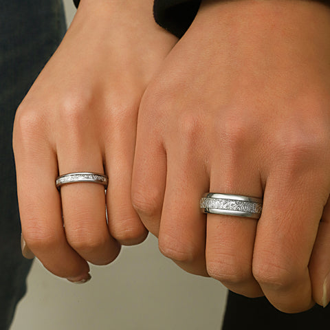 Bague en tungstène avec incrustation de météorite