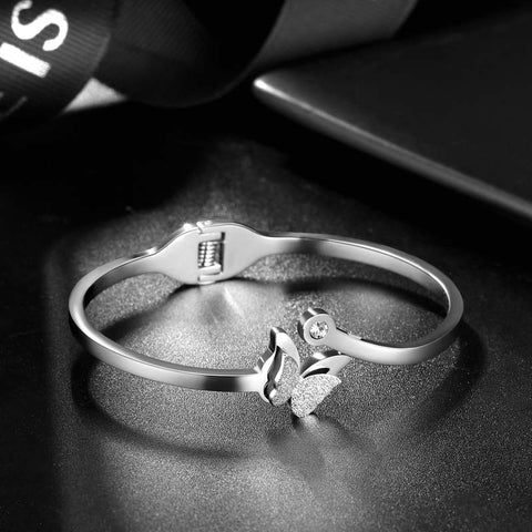 Bracelet à manchette ouverte papillon pour filles, bijoux pour femmes en acier inoxydable