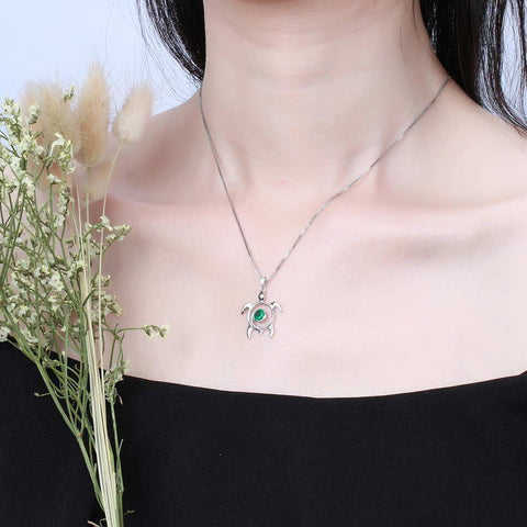 Tartaruga Birthstone May Collana con smeraldi Ciondolo Gioielli da donna per ragazze Regalo di compleanno