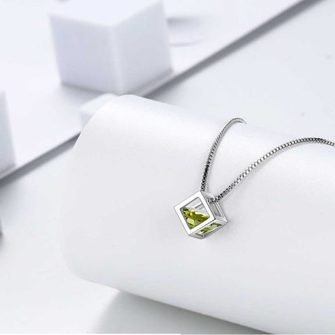 Cubo 3D Birthstone Agosto Peridoto Collana Ciondolo Donne Ragazze Gioielli Regalo di compleanno Argento sterling